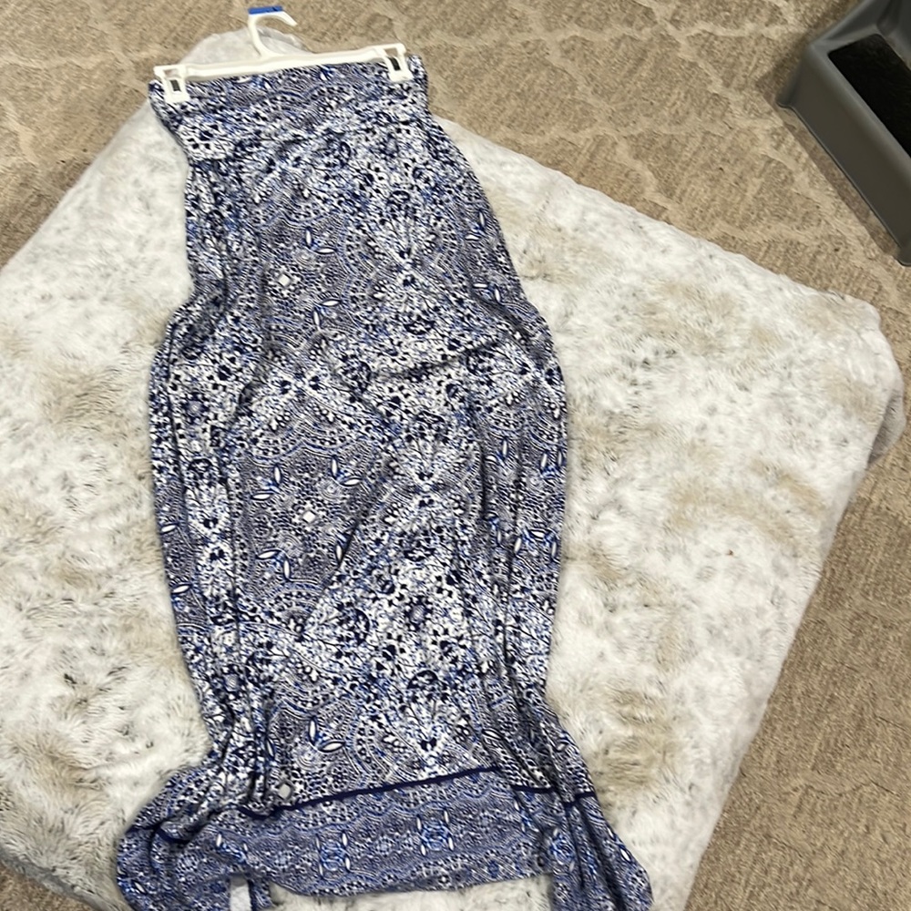 Maxi skirt. Could also be worn as a sleeveless dress. Cotton. Very comfy.
